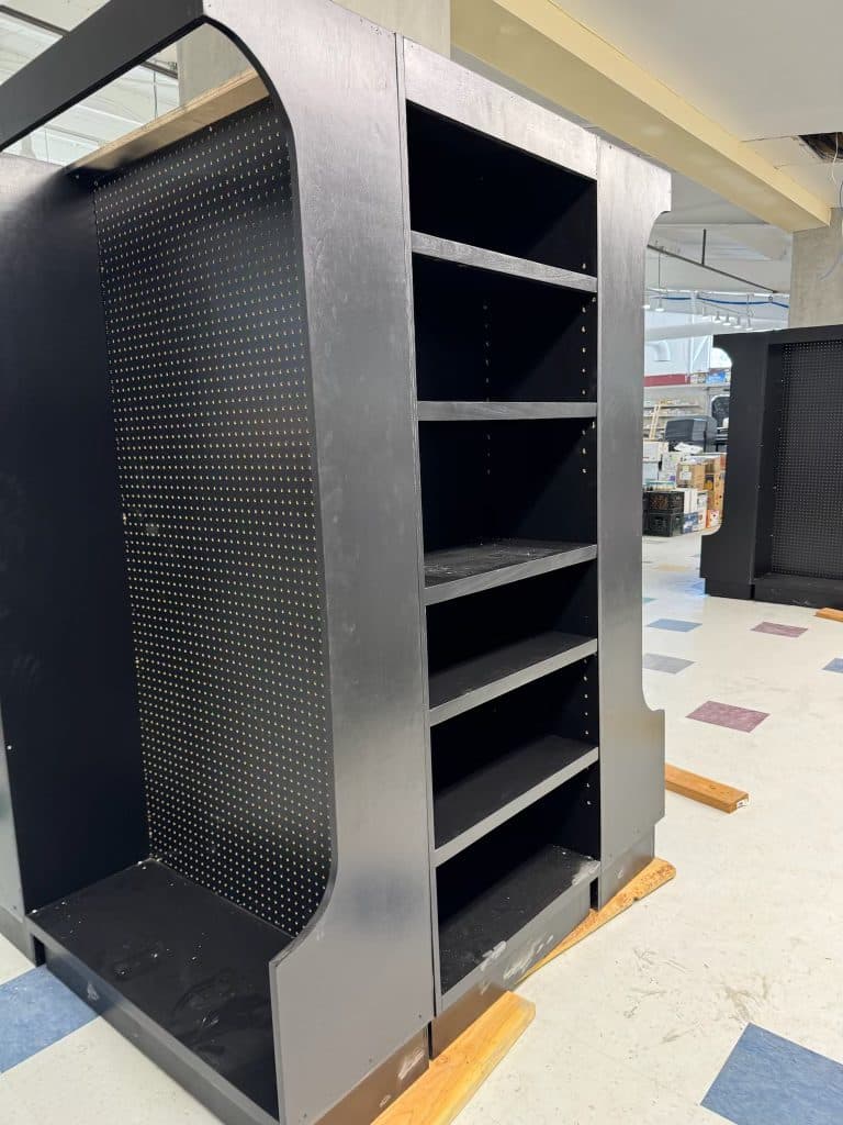 Pegboard end-cap with adjustable shelves